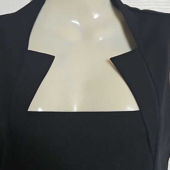 Elegant Black Sleeveless Top - Picture 14 of 16